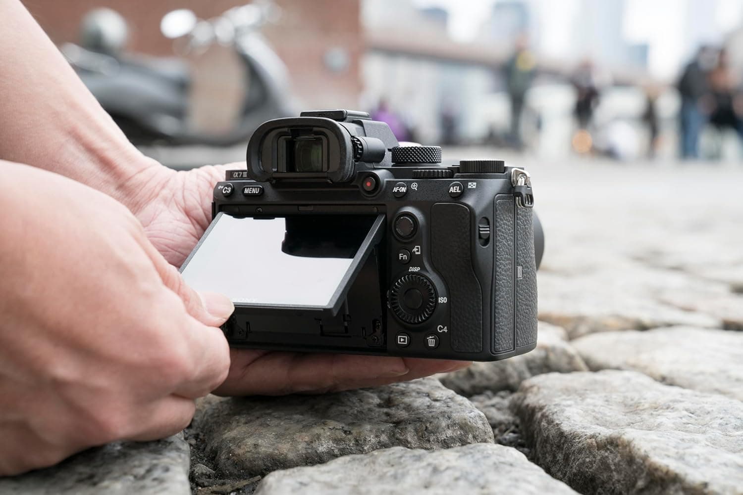 Sony Alpha a7 III Mirrorless Camera – Asmongold’s Pro Streaming & Video Setup